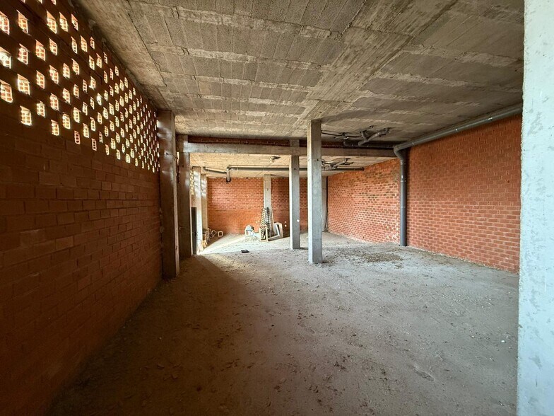 Retail in Cáceres, Cáceres for lease - Building Photo - Image 1 of 5