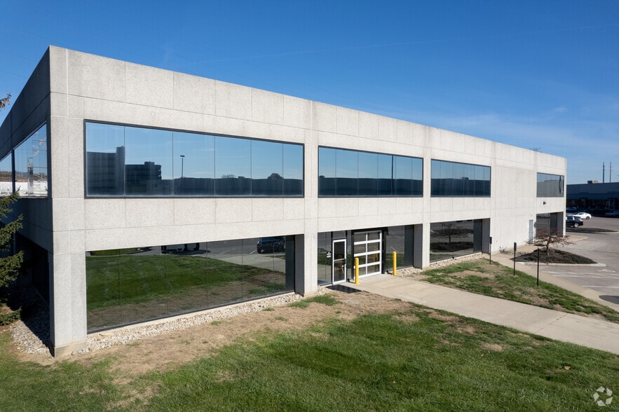 4850 Smith Rd, Norwood, OH for lease - Building Photo - Image 2 of 5