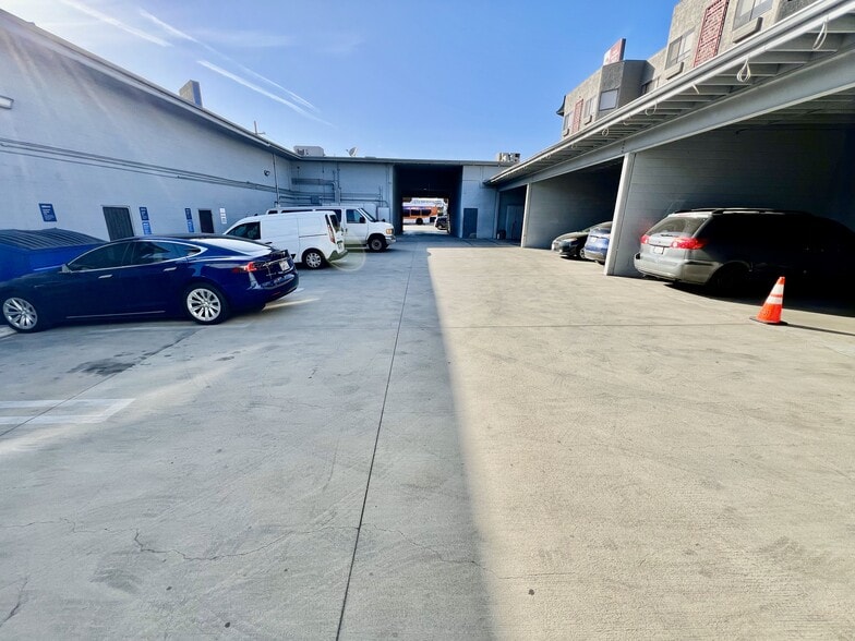 808 Hill St, Los Angeles, CA for lease - Building Photo - Image 2 of 6