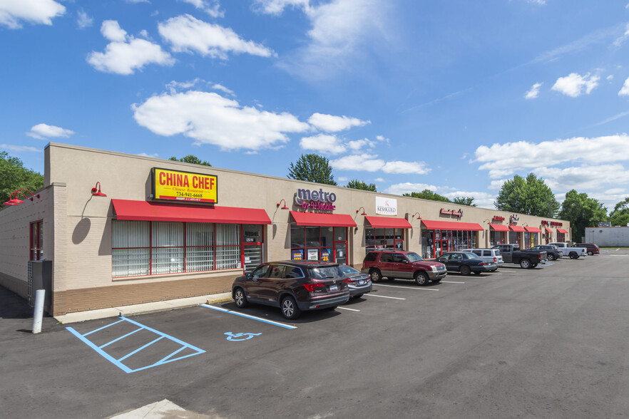 9219-9301 Wayne Rd, Romulus, MI for lease - Building Photo - Image 3 of 11