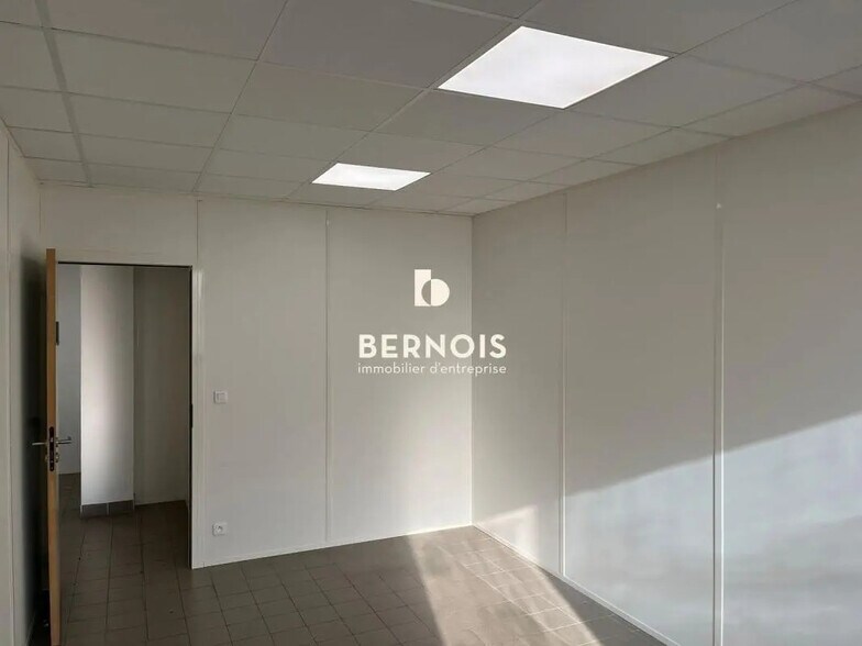 Office in Toulon for lease - Interior Photo - Image 3 of 6