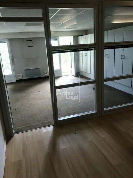 Office in Melun for sale - Interior Photo - Image 3 of 5