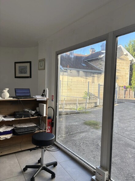 Retail in Gradignan for lease - Building Photo - Image 3 of 16