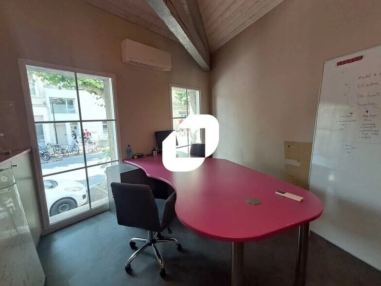Office in Bordeaux for sale - Interior Photo - Image 2 of 12