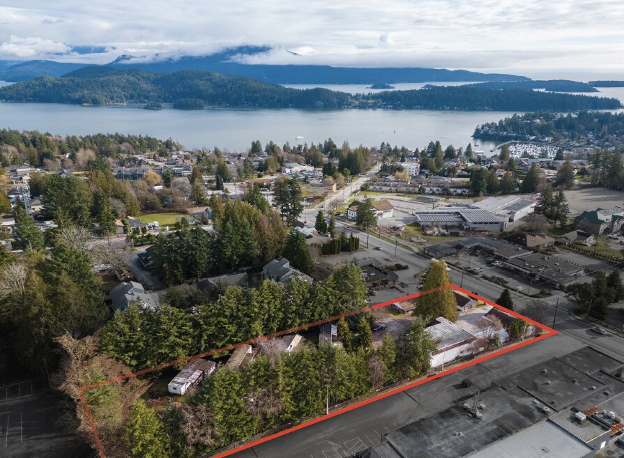 837 Gibsons way, Gibsons, BC for sale Building Photo- Image 1 of 2