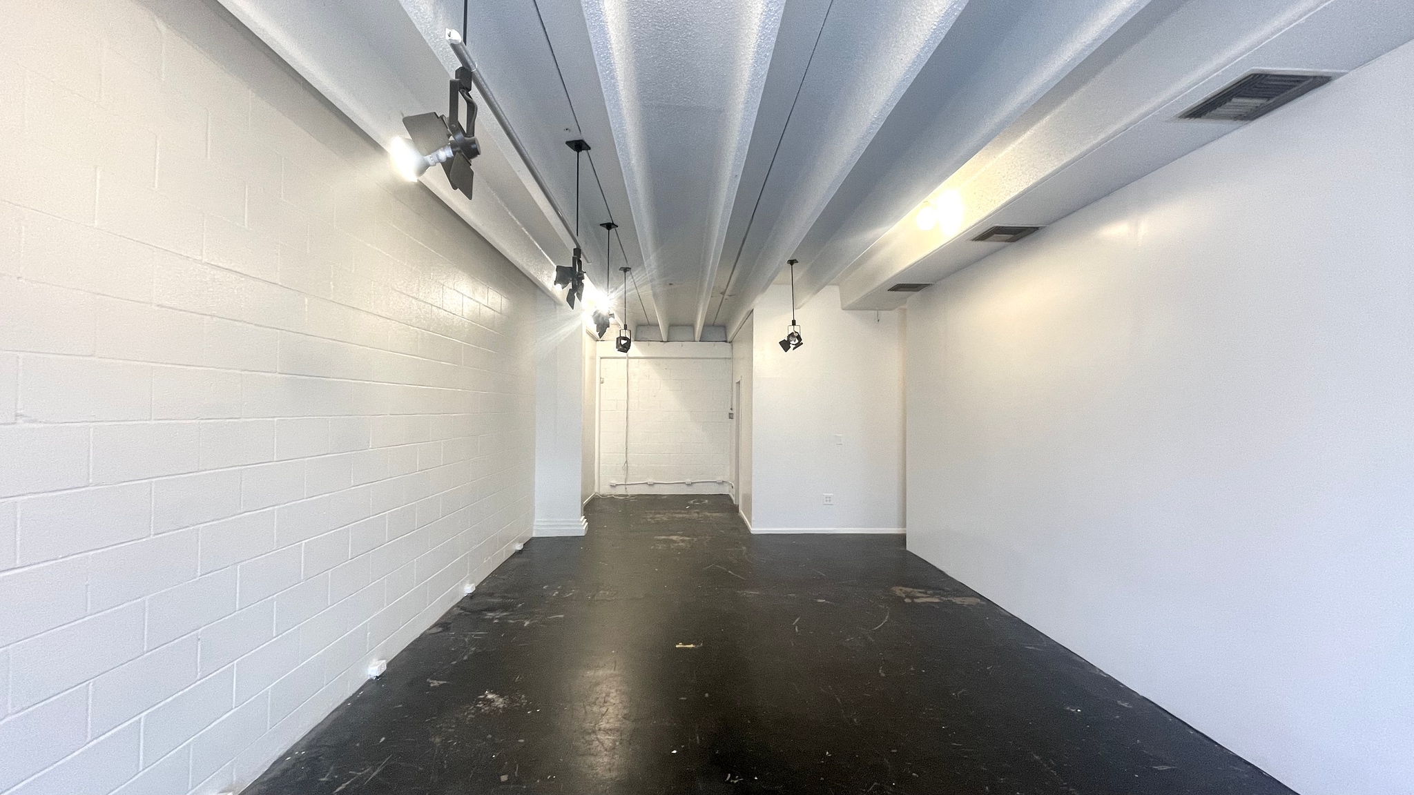 7031 Ray Bon Dr, San Antonio, TX for lease Interior Photo- Image 1 of 5