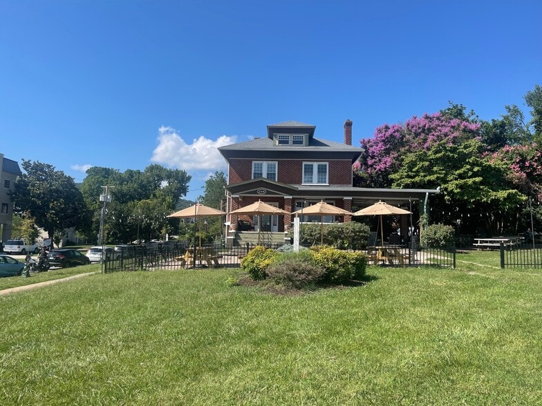 2108 Broadway Ave SW, Roanoke, VA for sale - Building Photo - Image 1 of 1