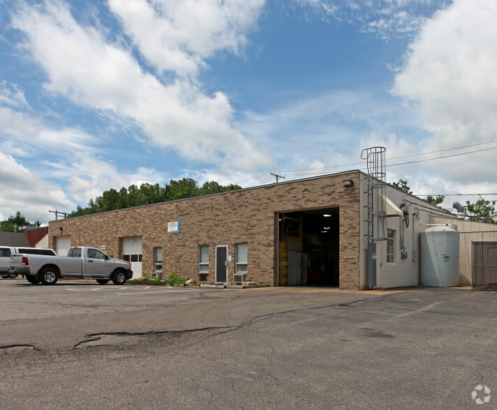 12345 Kinsman Rd, Burton, OH for lease - Primary Photo - Image 1 of 2