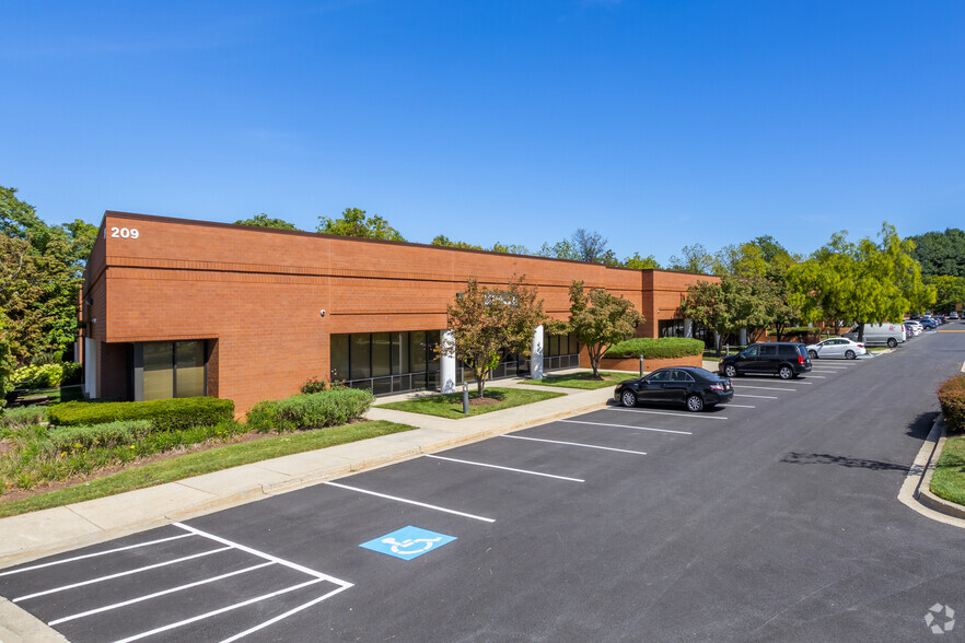 209 Perry Pky, Gaithersburg, MD for lease - Primary Photo - Image 1 of 11