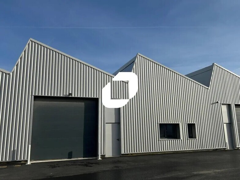 Flex in Carquefou for lease - Building Photo - Image 2 of 12