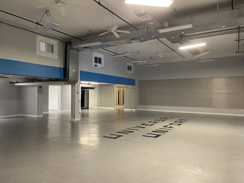 1015 Broad St, Newark, NJ for lease - Interior Photo - Image 2 of 6