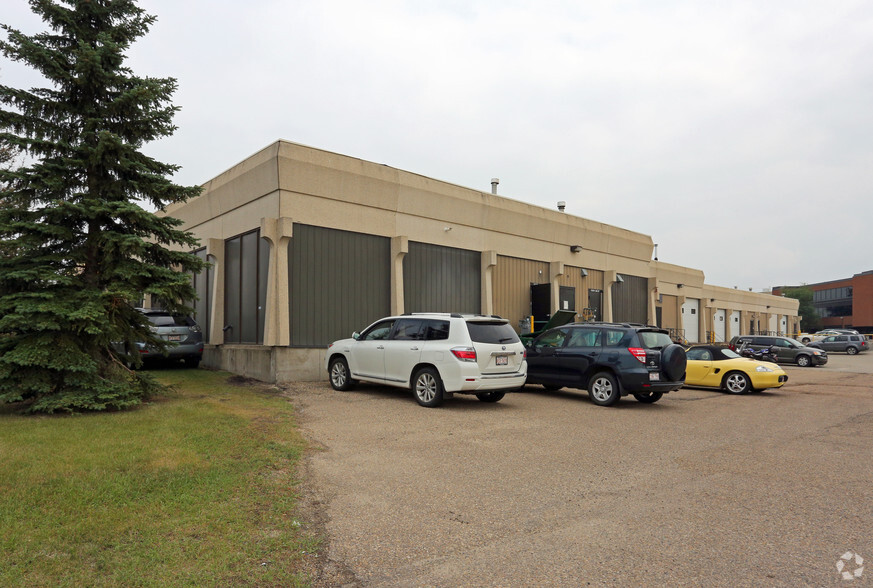 5206-5226 86th St NW, Edmonton, AB for lease - Building Photo - Image 3 of 5