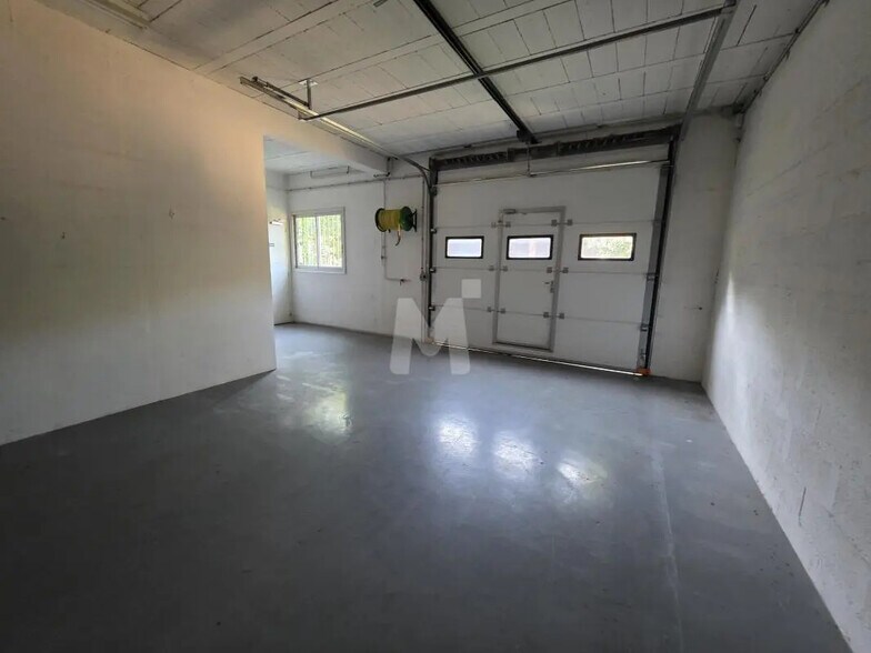 Flex in Viry-Châtillon for sale - Building Photo - Image 3 of 13