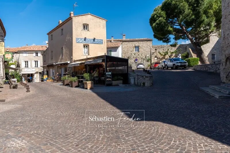 Retail in Le Castellet for lease - Building Photo - Image 1 of 16