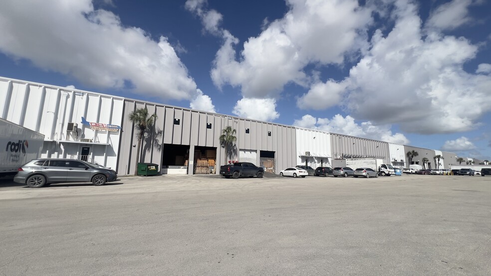 9700-9770 NW 91st Ct, Medley, FL for lease - Building Photo - Image 3 of 3