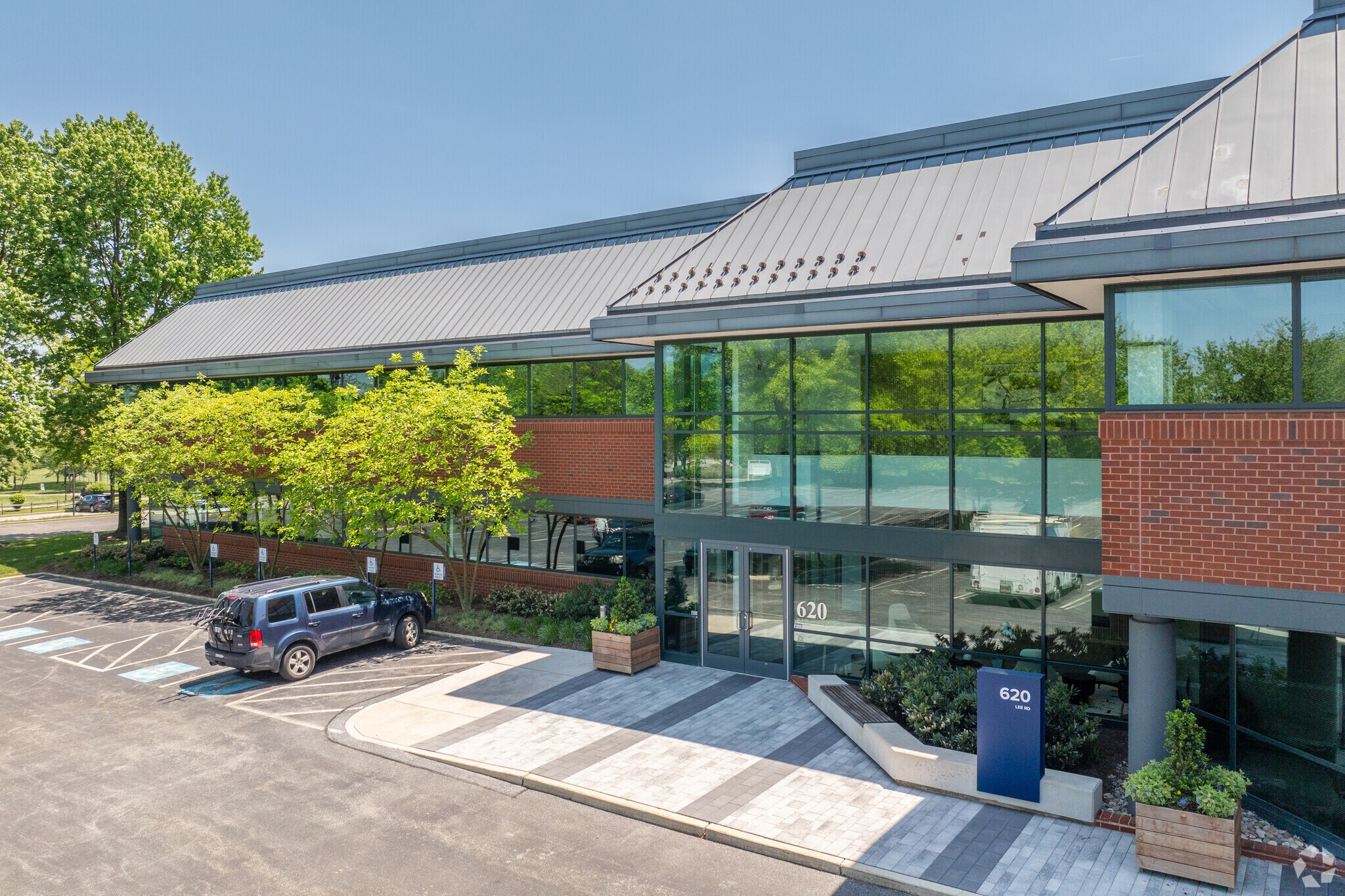 620 Lee Rd, Wayne, PA for sale Primary Photo- Image 1 of 1