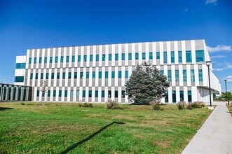 7171 Rue Frederick-Banting, Saint-Laurent, QC for lease Interior Photo- Image 2 of 15