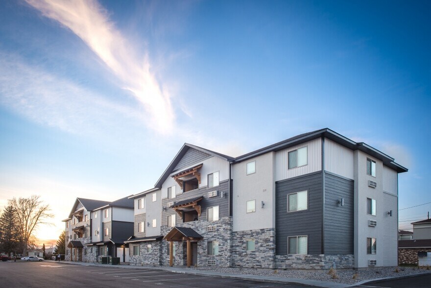 146 N 1st W Rexburg Id 83440 Loopnet Com