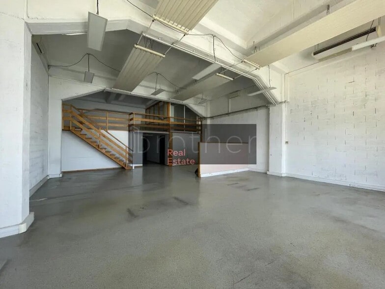 Office in Bordeaux for lease - Interior Photo - Image 2 of 6