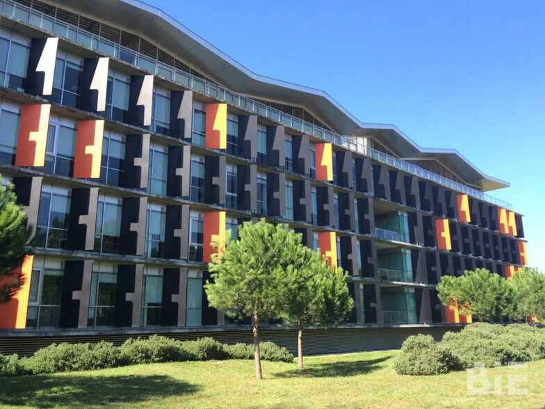 Office in Bruges for lease - Building Photo - Image 1 of 10