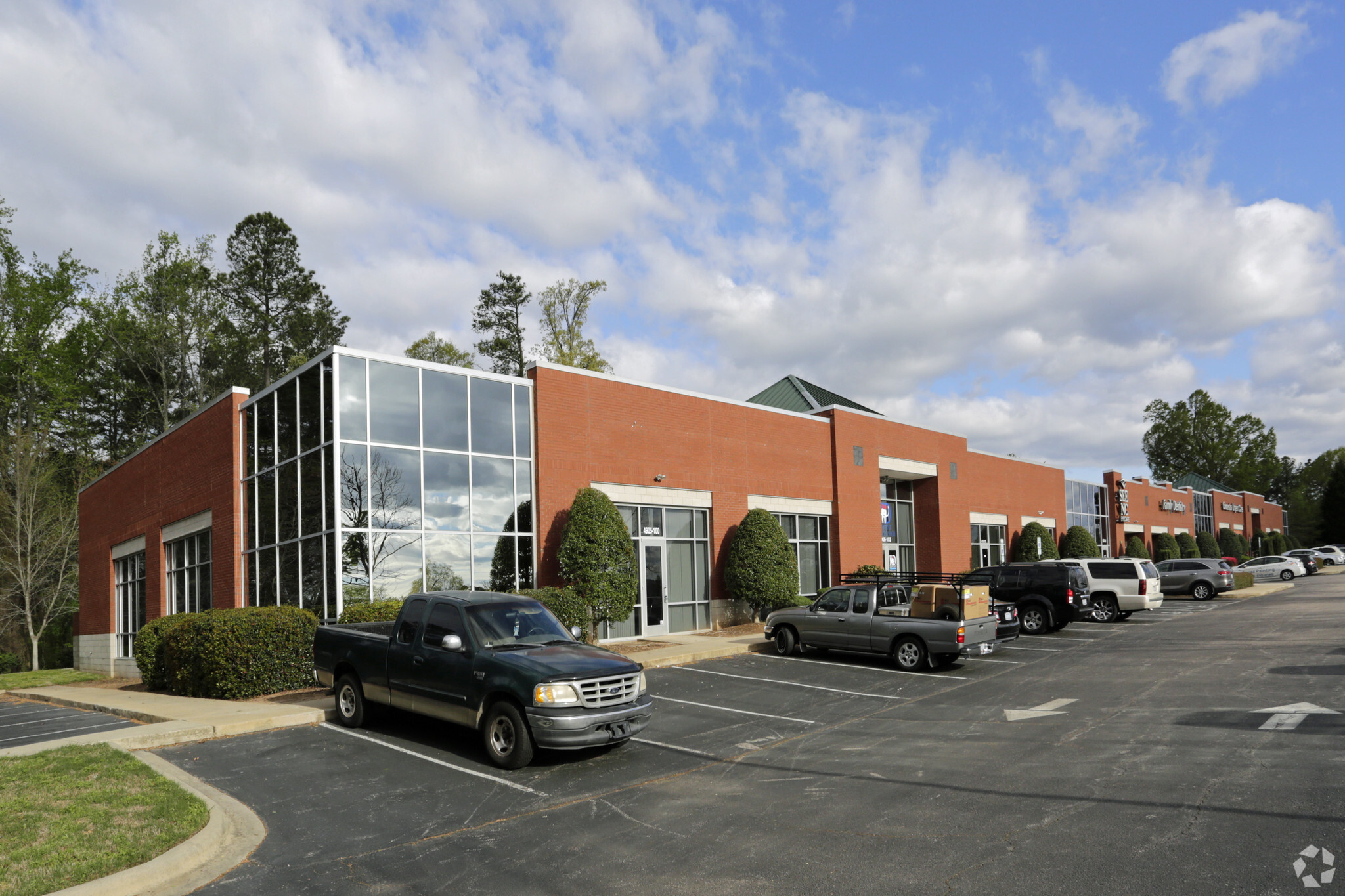 Office in Raleigh, NC for sale Primary Photo- Image 1 of 1