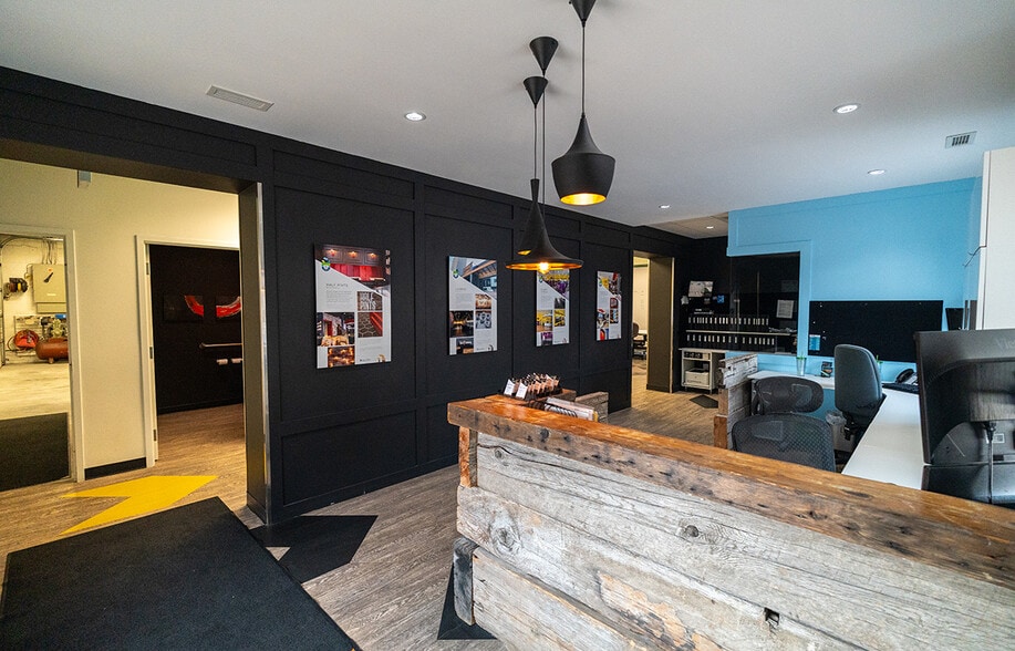 1000 Elgin Av, Winnipeg, MB for lease - Building Photo - Image 2 of 10