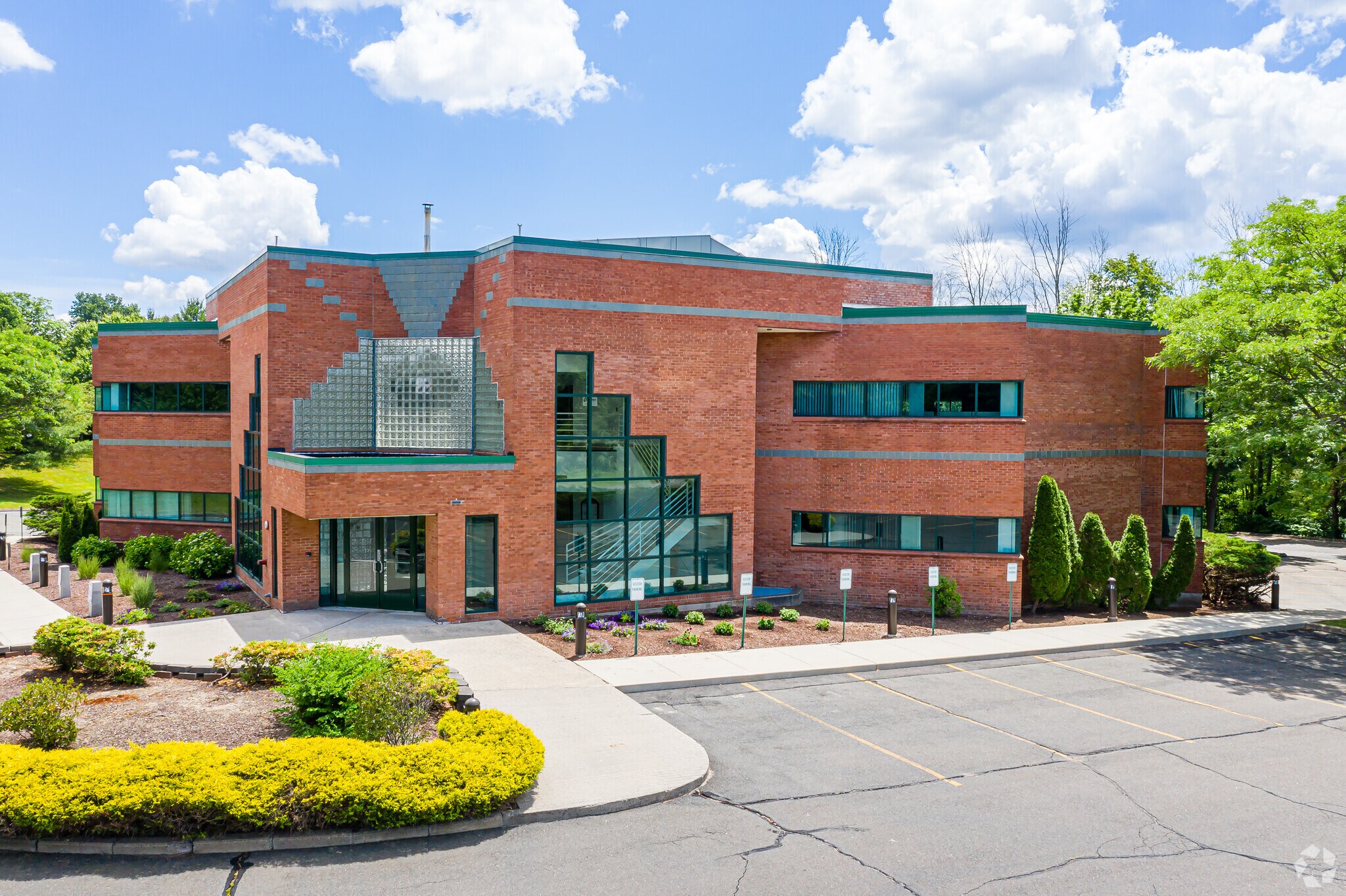 8 Two Mile Rd, Farmington, CT for sale Primary Photo- Image 1 of 1