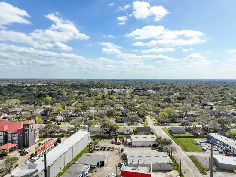 115 Cinnamon Dr, Katy, TX for sale - Building Photo - Image 3 of 13