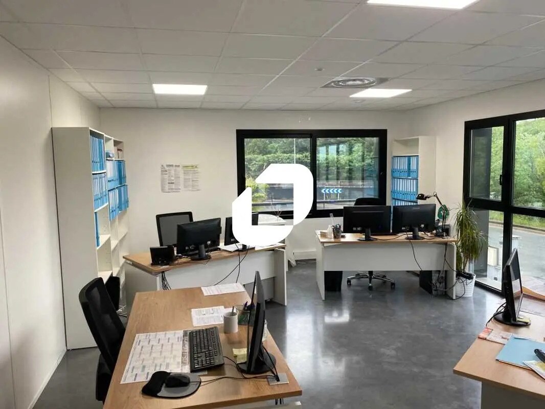 Office in Yvrac for lease Building Photo- Image 1 of 9