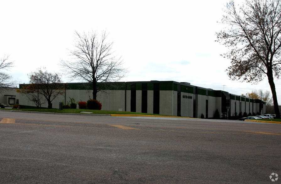 6678-6698 Shady Oak Rd, Eden Prairie, MN for lease - Building Photo - Image 2 of 5