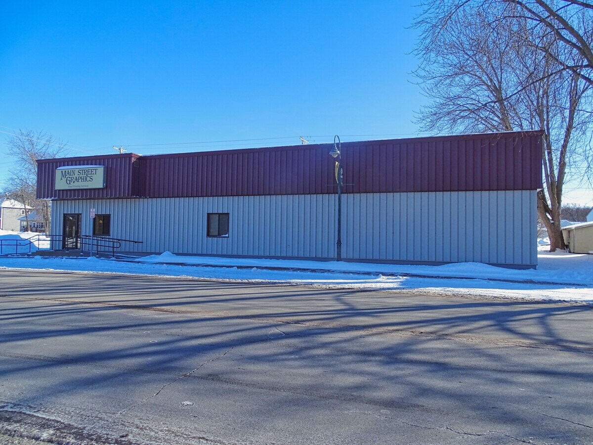 317 E Main St, Durand, WI 54736