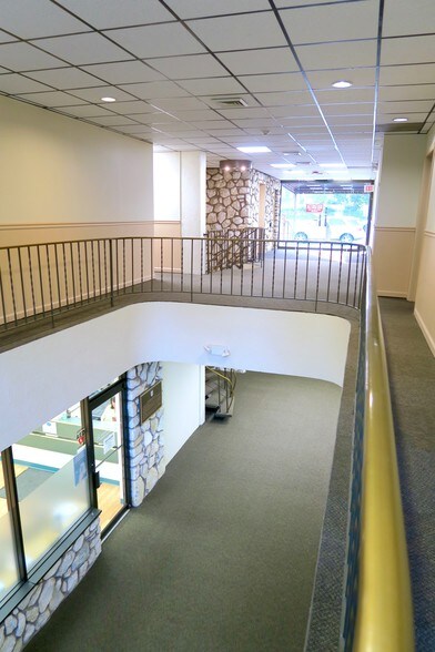 74 Pascack Rd, Park Ridge, NJ for lease - Interior Photo - Image 3 of 18