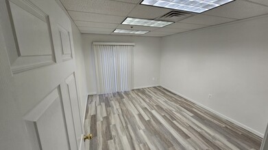 450 Maple Ave E, Vienna, VA for lease Interior Photo- Image 1 of 3