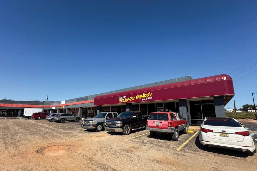 2855 Ross Clark Cir, Dothan, AL for sale - Building Photo - Image 3 of 6