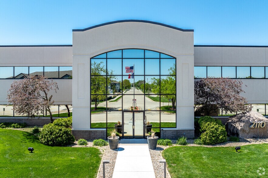 2110 Fiserv Drive Southwest, Cedar Rapids, IA for lease - Building Photo - Image 2 of 5