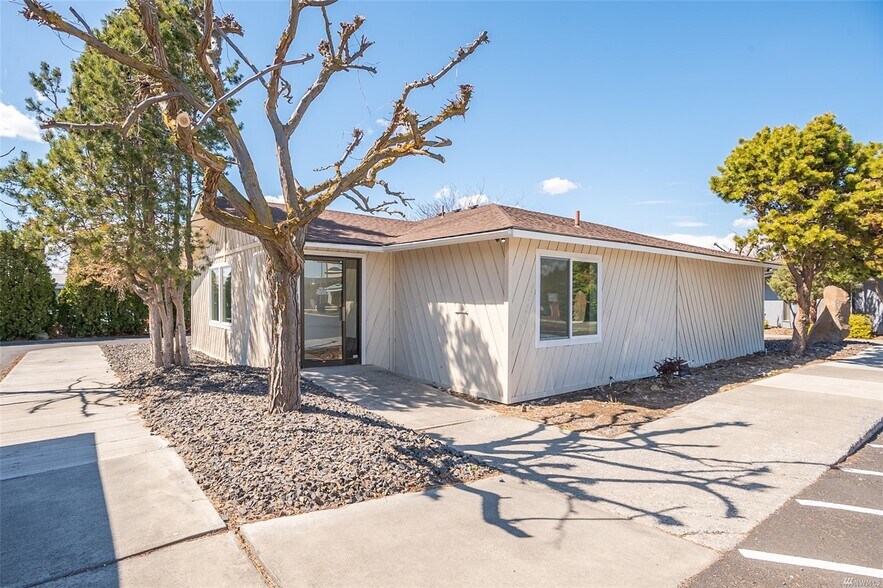 830 Sharon Ave, Moses Lake, WA 98837