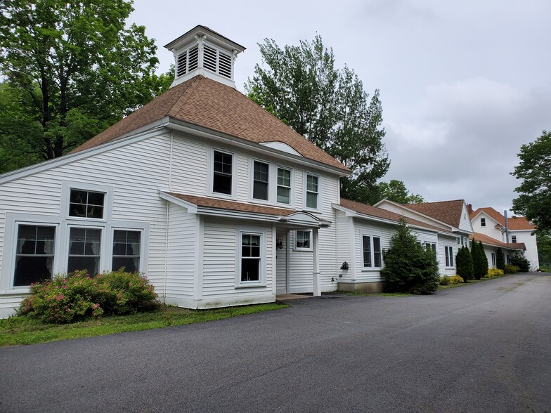 270 Maine Ave, Farmingdale, ME for sale - Building Photo - Image 1 of 1