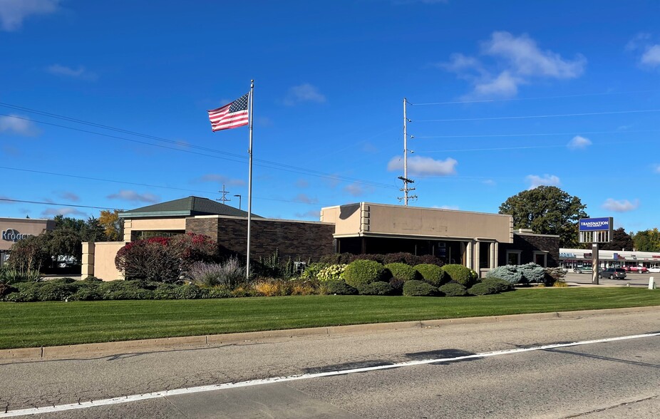 902 S Old Us 27, Saint Johns, MI for lease - Building Photo - Image 1 of 3