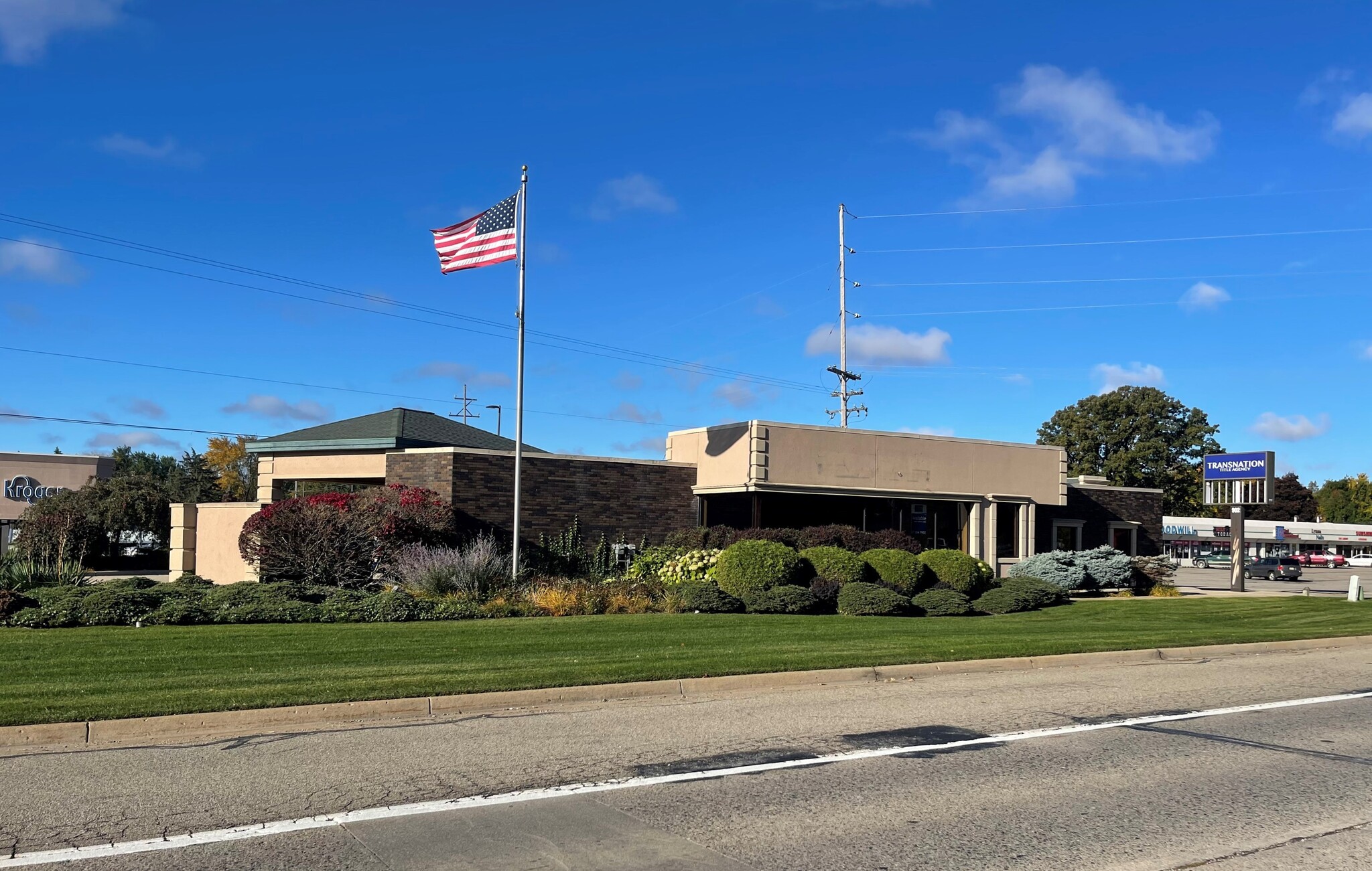 902 S Old Us 27, Saint Johns, MI for lease Building Photo- Image 1 of 4