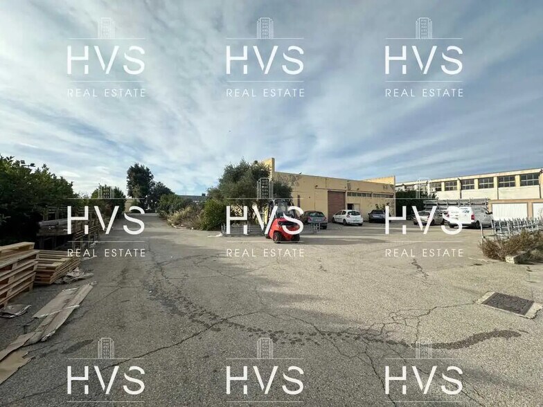 Industrial in Vitrolles for lease - Building Photo - Image 2 of 18