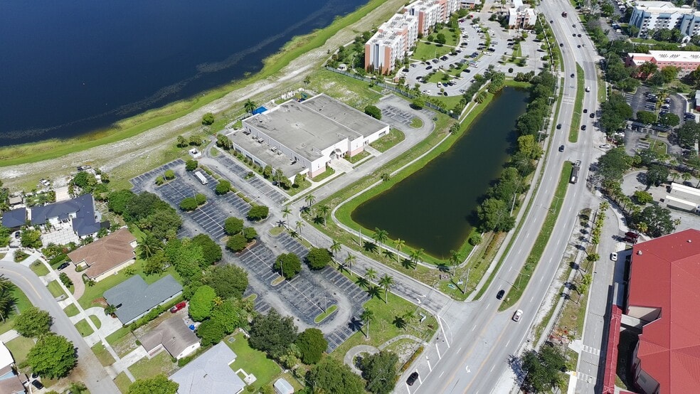 2101 N Australian Ave, West Palm Beach, FL for sale - Building Photo - Image 2 of 4