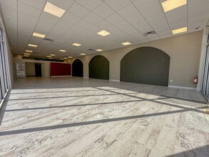 4302 Wabash Ave, Springfield, IL for lease Interior Photo- Image 2 of 12