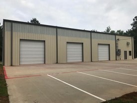 1714 Airport Rd, Conroe TX - Warehouse