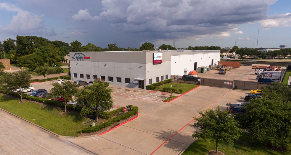9901 Regal Row, Houston, TX for sale - Primary Photo - Image 1 of 1
