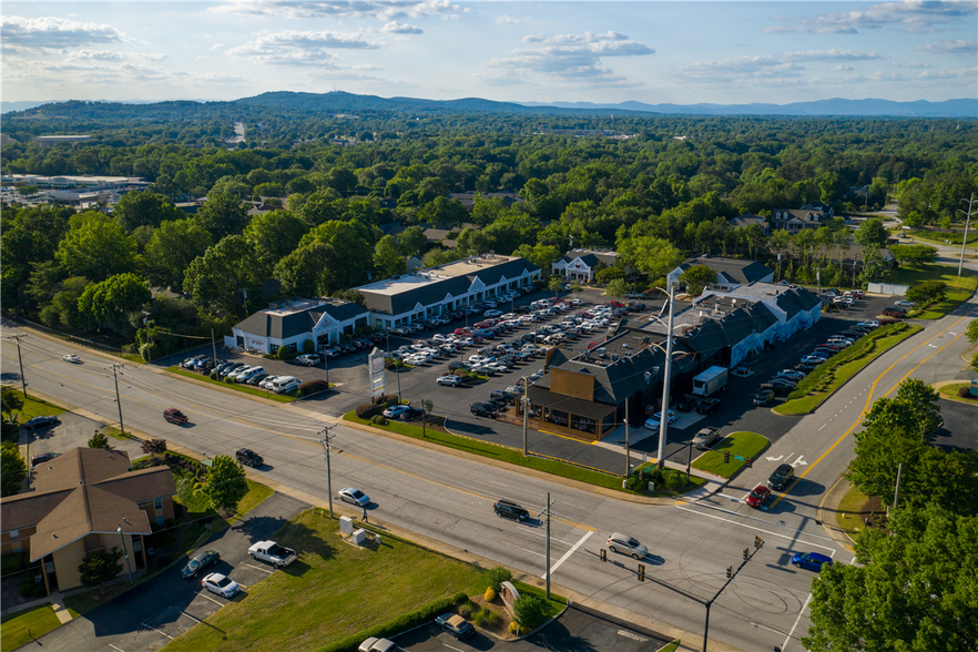 115-1-115-26 Pelham Rd, Greenville, SC for lease - Building Photo - Image 1 of 12