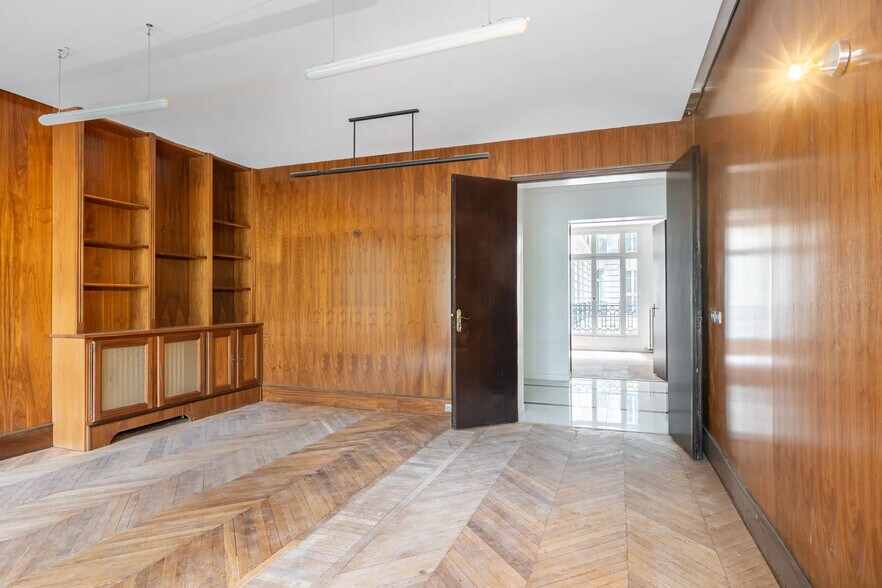 Office in Paris for sale - Interior Photo - Image 2 of 12