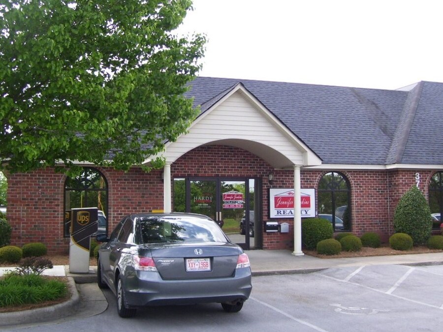 3750 Evans St, Greenville, NC 27834