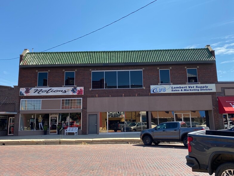 520 E St, Fairbury, NE for sale - Primary Photo - Image 1 of 6