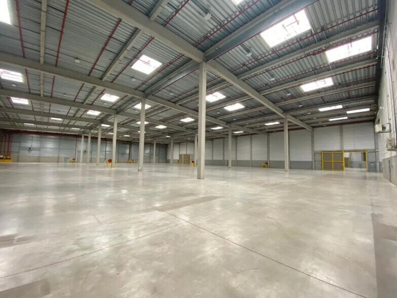 Industrial in Le Plessis-Pâté for lease - Building Photo - Image 3 of 4