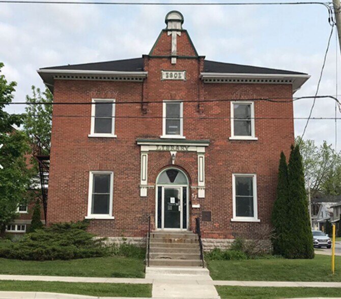 37 Dundas St W, Napanee, ON K7R 4C1